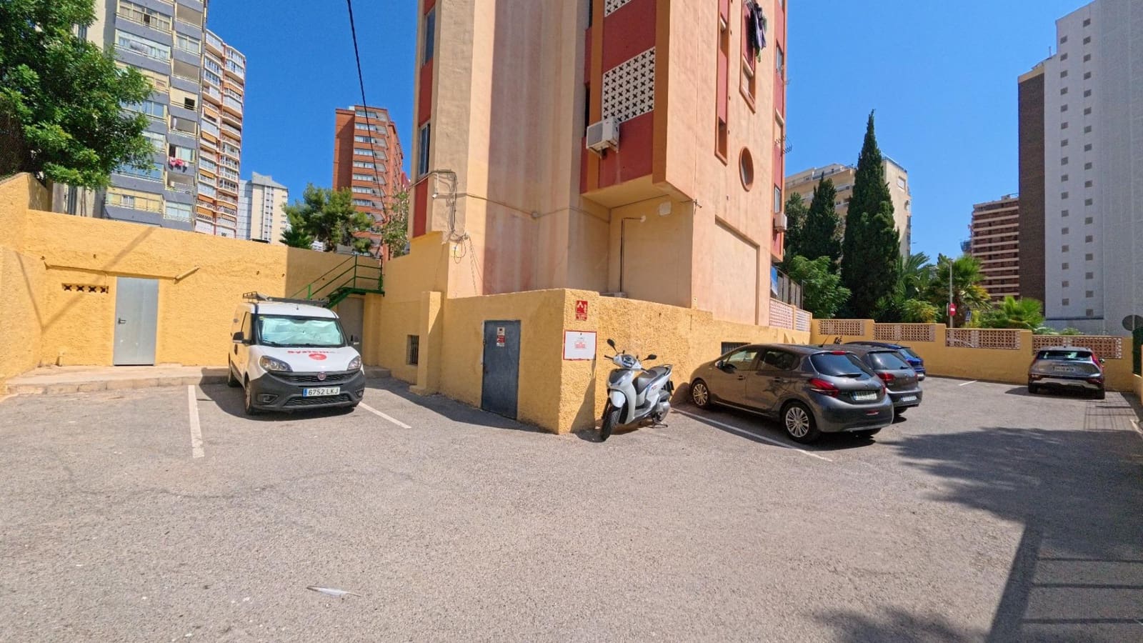 3 slaapkamer Penthouse te koop in Benidorm met zwembad - € 359.000 (Ref: 9176402)