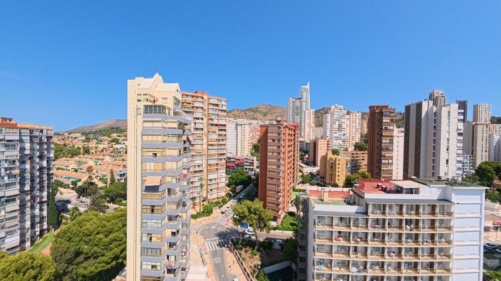 3 slaapkamer Penthouse te koop in Benidorm met zwembad - € 359.000 (Ref: 9176402)