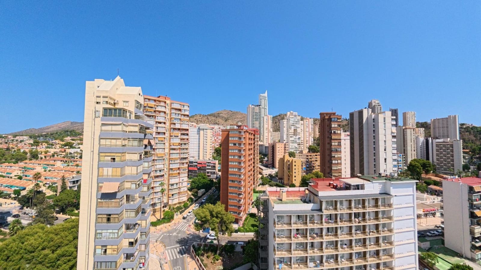 3 slaapkamer Penthouse te koop in Benidorm met zwembad - € 359.000 (Ref: 9176402)
