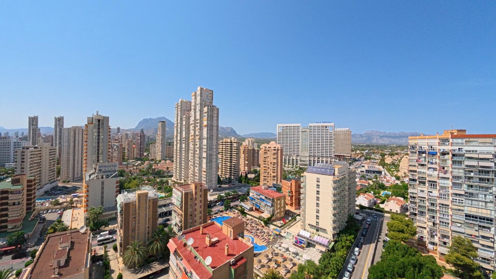 3 slaapkamer Penthouse te koop in Benidorm met zwembad - € 359.000 (Ref: 9176402)