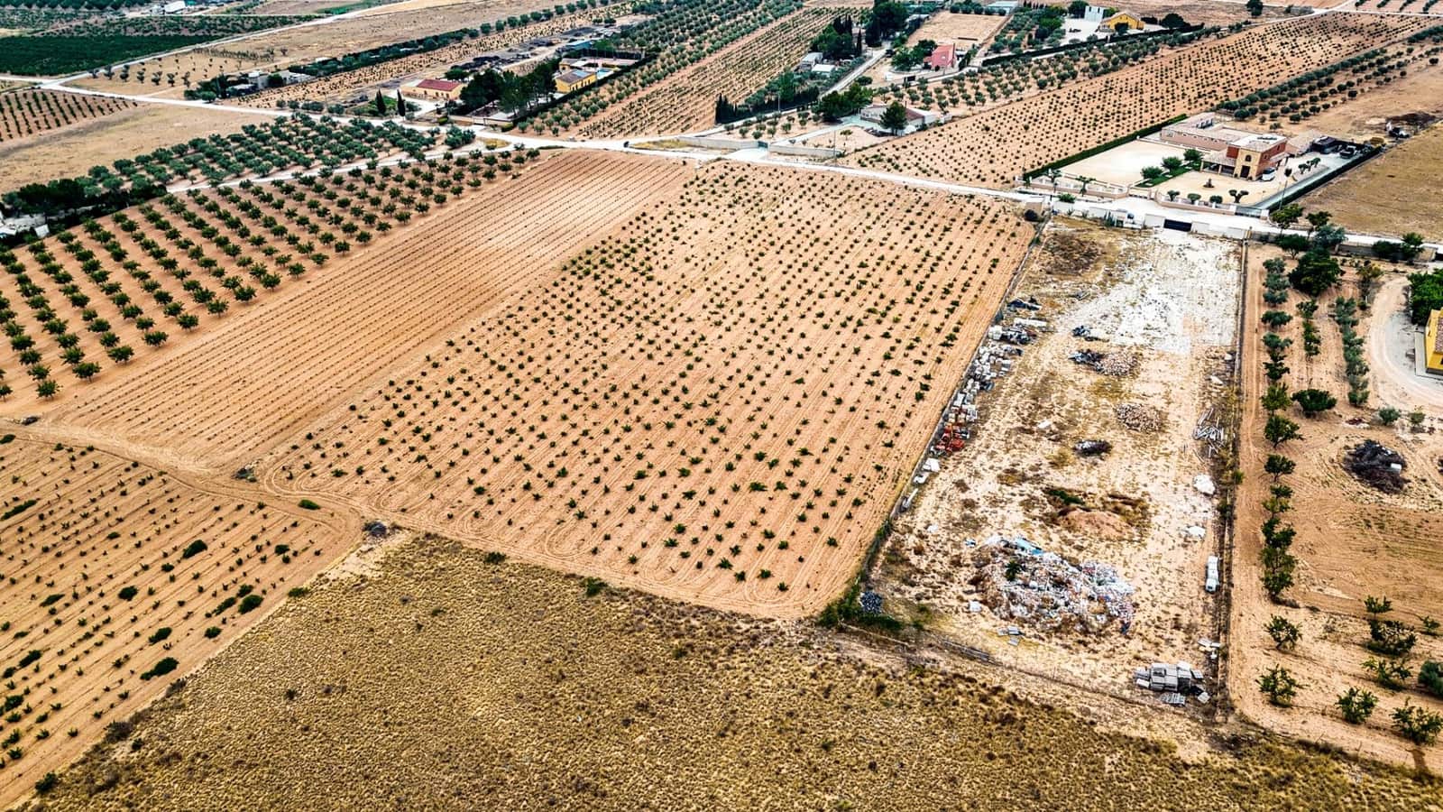 Mark till salu i Pinoso - 97 000 € (Ref: 9185292)