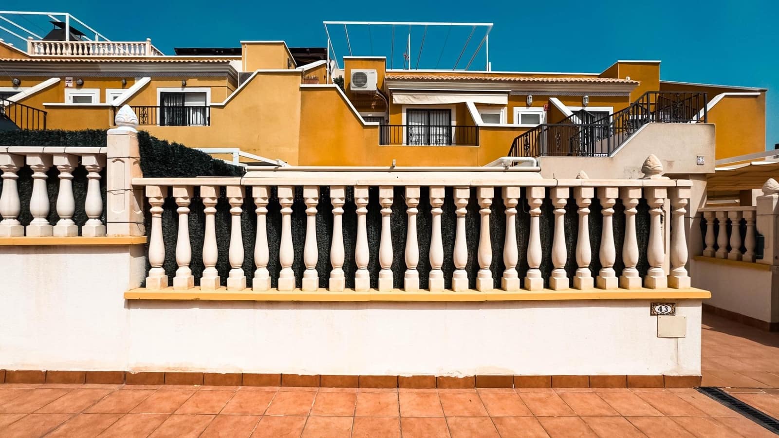 Adosado de 2 habitaciones en Elche / Elx en venta con garaje - 242.000 € (Ref: 9200405)