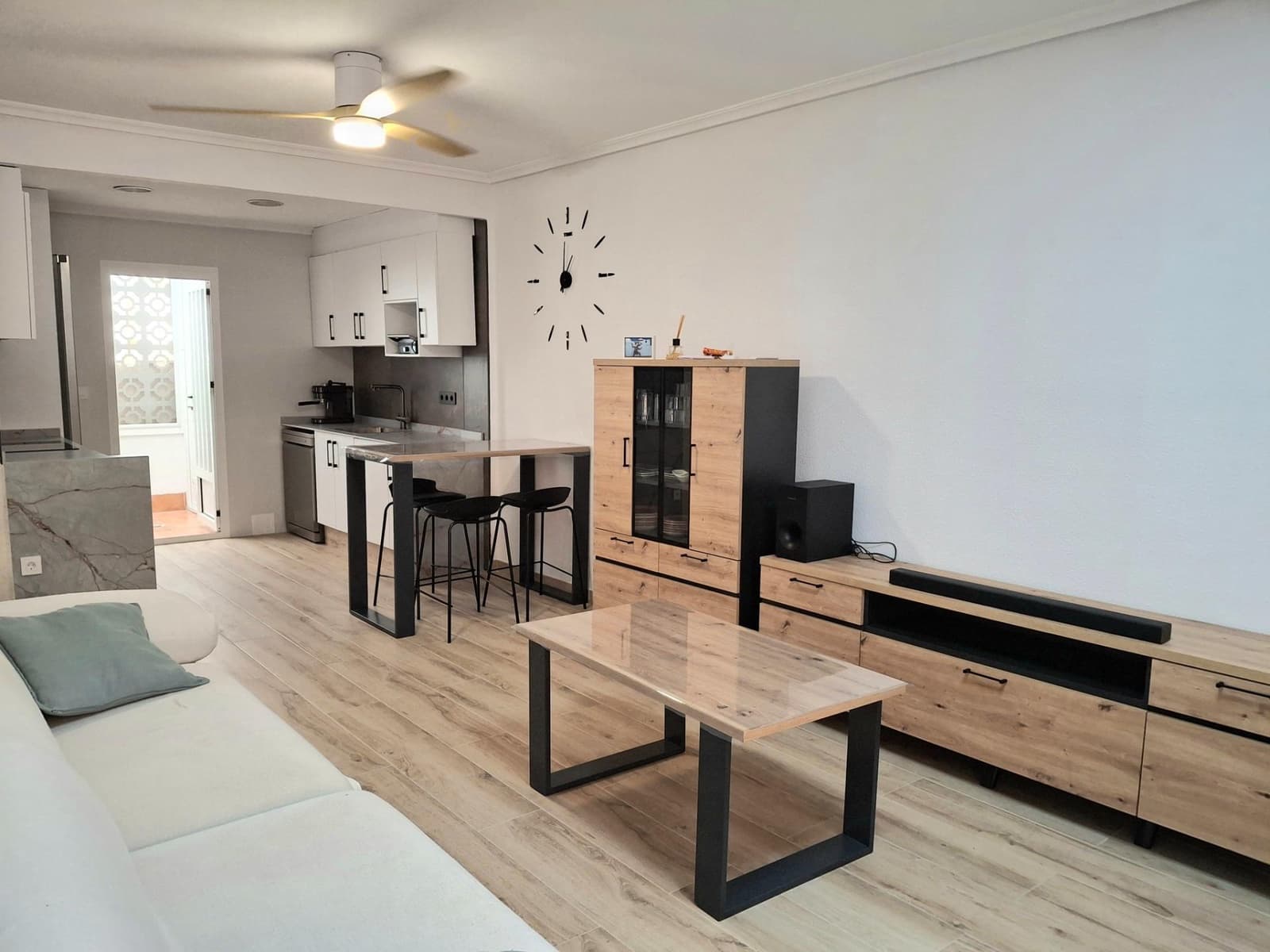 Adosado de 2 habitaciones en Elche / Elx en venta con garaje - 242.000 € (Ref: 9200405)