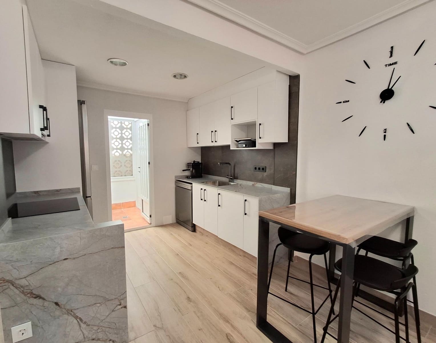 Adosado de 2 habitaciones en Elche / Elx en venta con garaje - 242.000 € (Ref: 9200405)