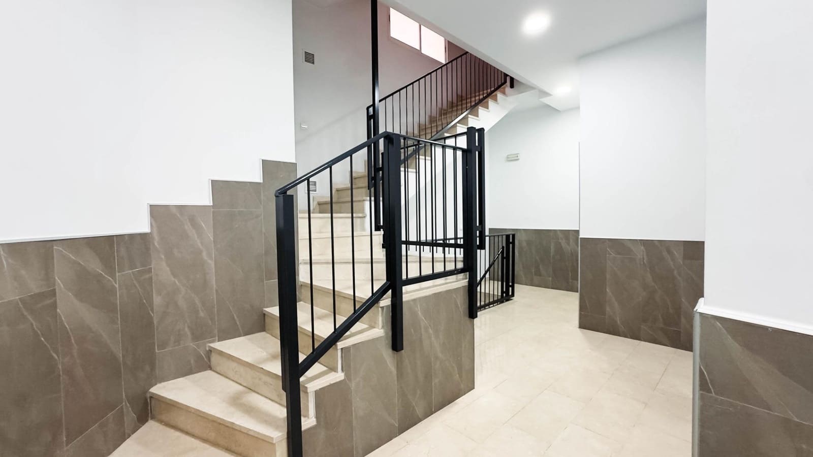 Piso de 2 habitaciones en Alicante / Alacant ciudad en venta con garaje - 329.000 € (Ref: 9202376)