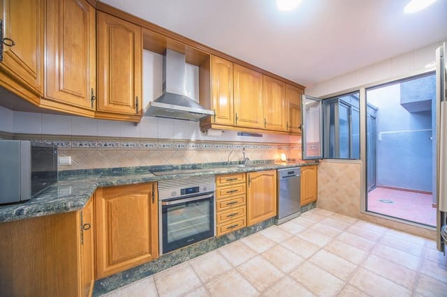 4 soveværelse Rækkehus til salg i Alicante by - € 459.000 (Ref: 9215359)