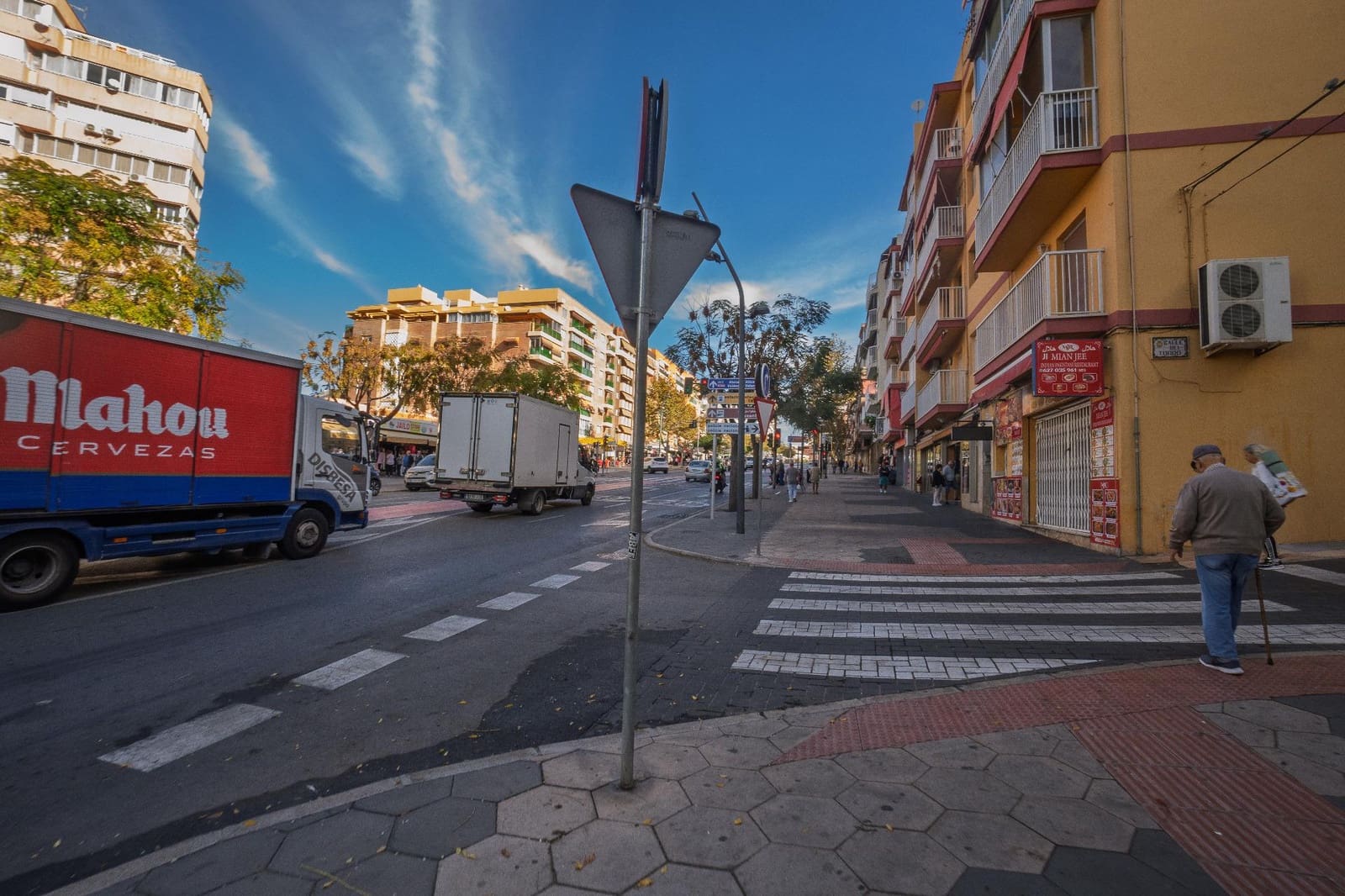 Kaupallinen myytävänä paikassa Benidorm - 85 500 € (Ref: 9220211)