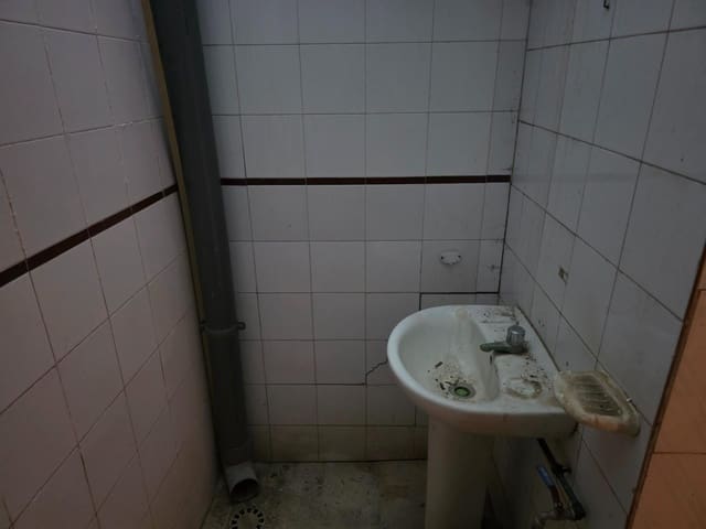 Erhverv til leje i Novelda - € 350 (Ref: 9247198)