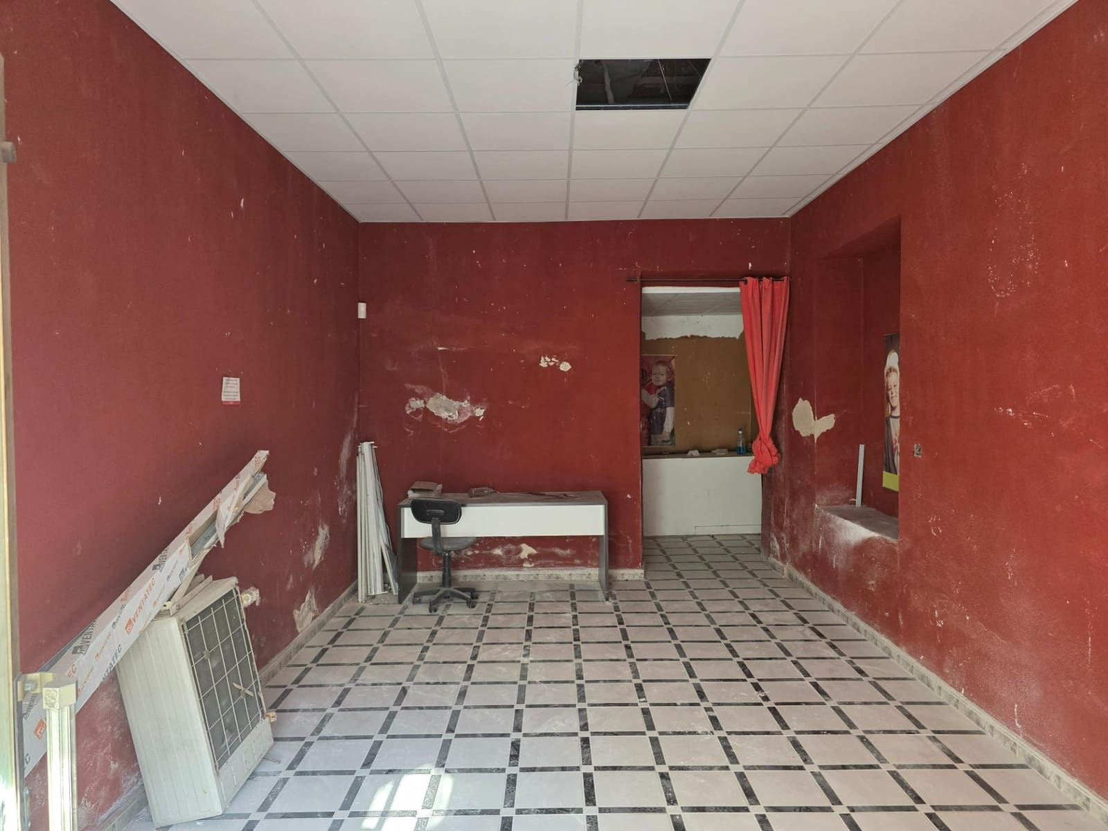 Erhverv til leje i Novelda - € 350 (Ref: 9247198)