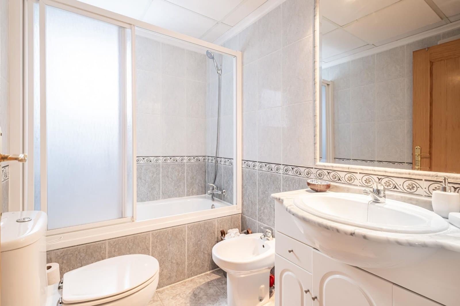 2 soverom Leilighet til leie i Guardamar del Segura med garasje - € 1 050 (Ref: 9303433)
