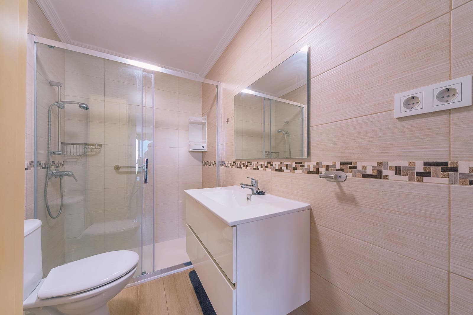 Piso de 3 habitaciones en Playa de San Juan en venta con piscina - 345.000 € (Ref: 9310857)