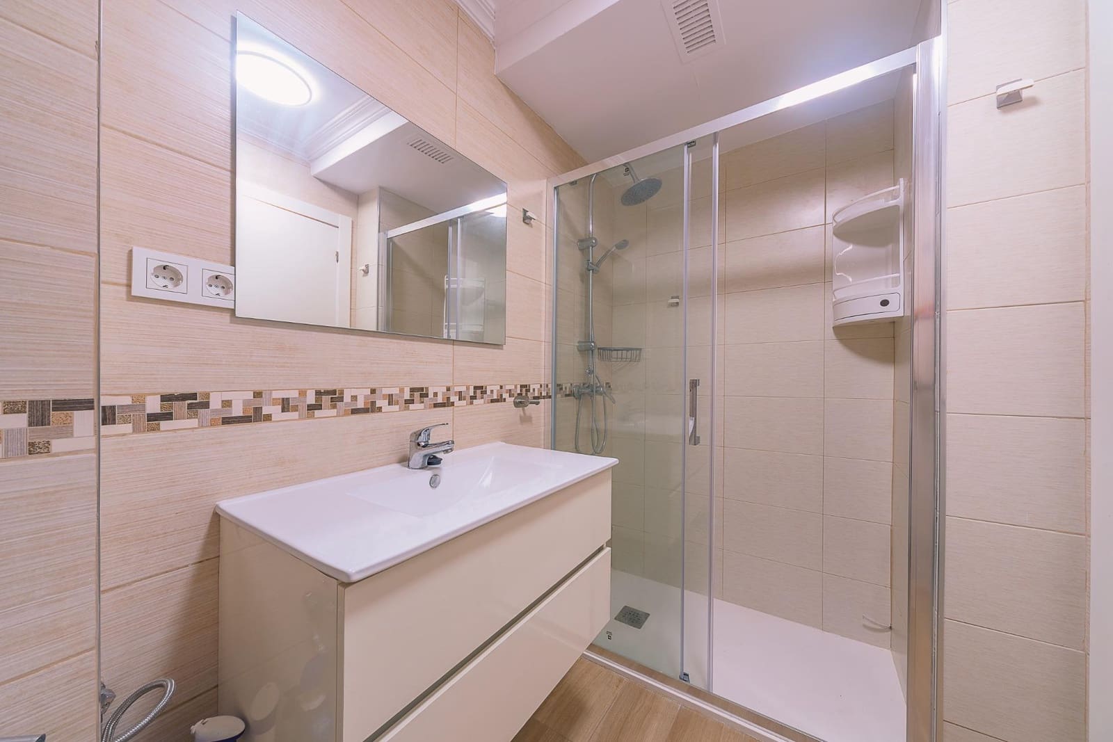 Piso de 3 habitaciones en Playa de San Juan en venta con piscina - 345.000 € (Ref: 9310857)