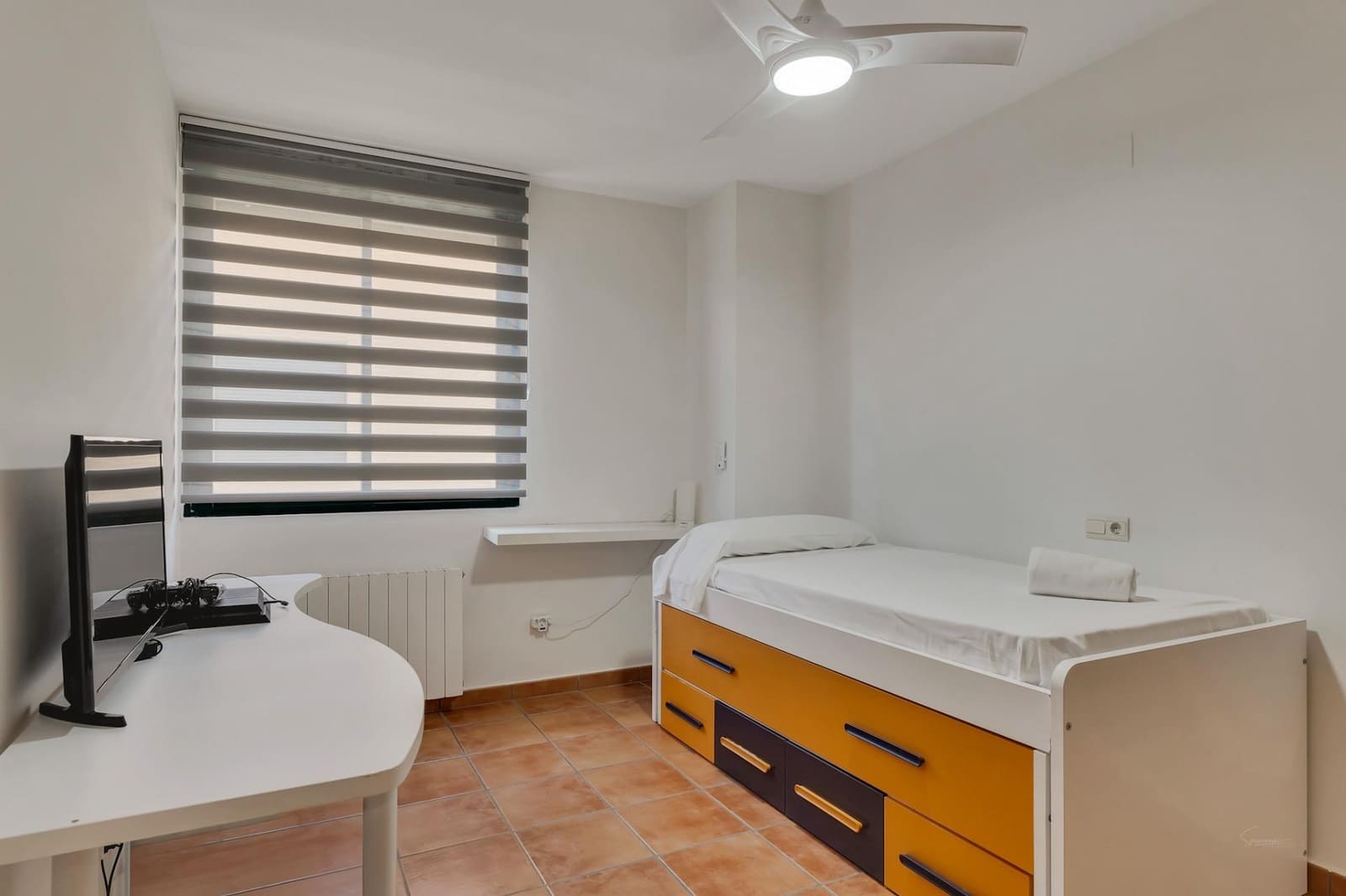 4 sypialnia Dom szeregowy na sprzedaż w Arenal z basenem garażem - 670 000 € (Ref: 9326393)