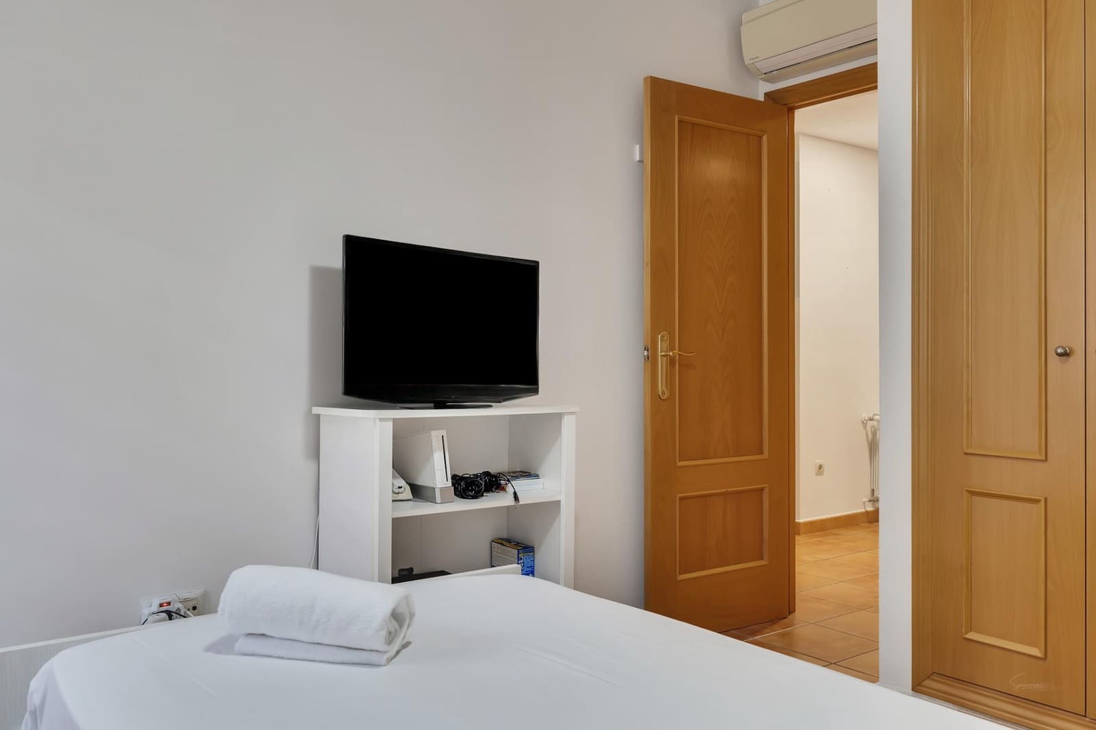 4 sypialnia Dom szeregowy na sprzedaż w Arenal z basenem garażem - 670 000 € (Ref: 9326393)