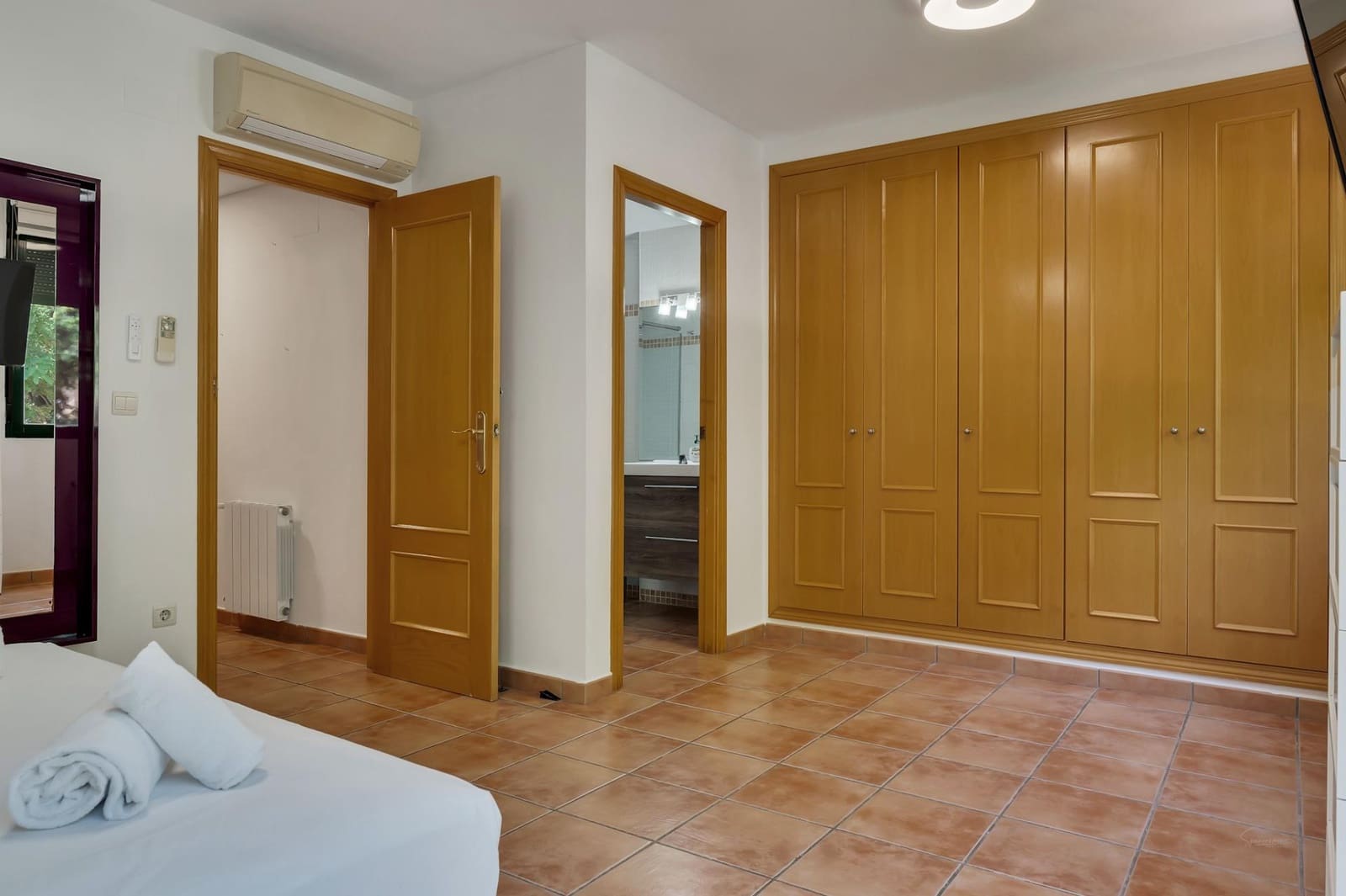 4 sypialnia Dom szeregowy na sprzedaż w Arenal z basenem garażem - 670 000 € (Ref: 9326393)