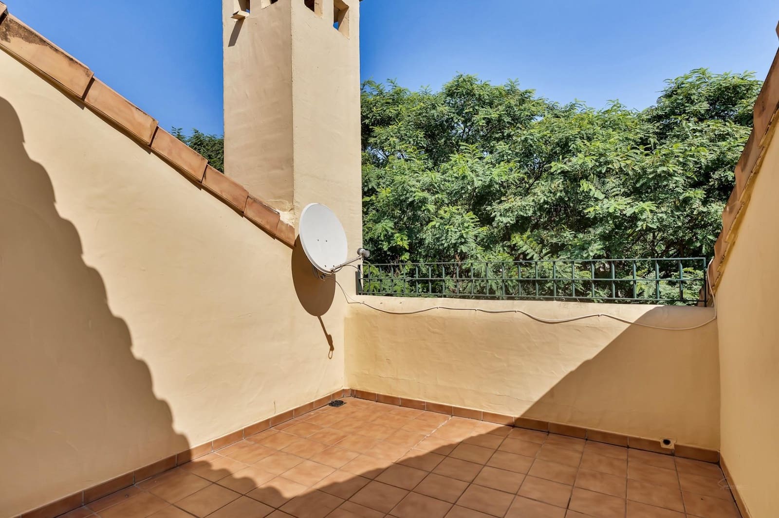 4 sypialnia Dom szeregowy na sprzedaż w Arenal z basenem garażem - 670 000 € (Ref: 9326393)