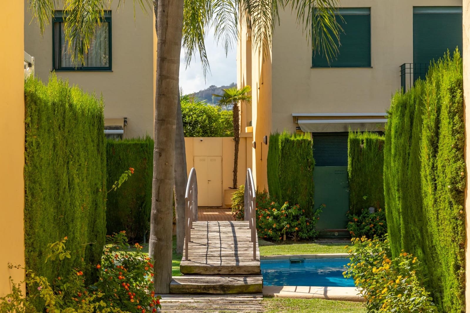 4 sypialnia Dom szeregowy na sprzedaż w Arenal z basenem garażem - 670 000 € (Ref: 9326393)