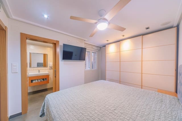 4 makuuhuone Asunto myytävänä paikassa Playa de San Juan, Alicante kaupunki mukana uima-altaan 
autotalli - 630 000 € (Ref: 9330572)