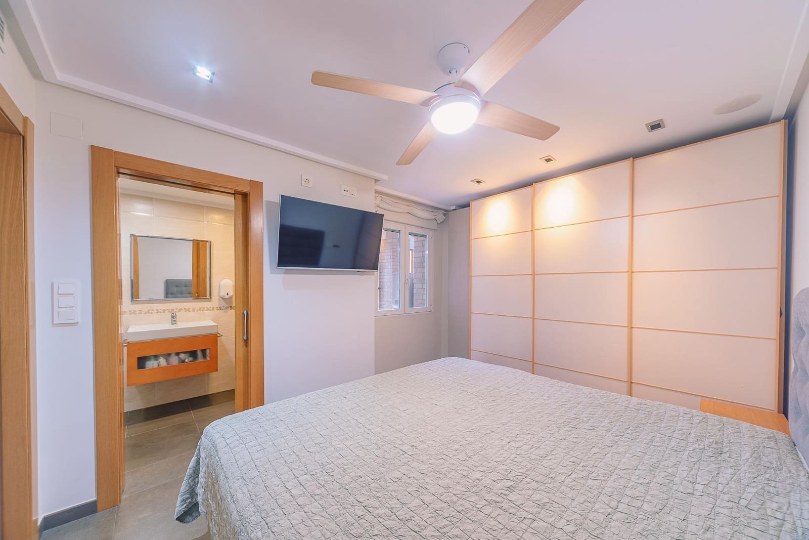 4 bedroom Flat for sale in Playa de San Juan with pool garage - € 630,000 (Ref: 9330572)