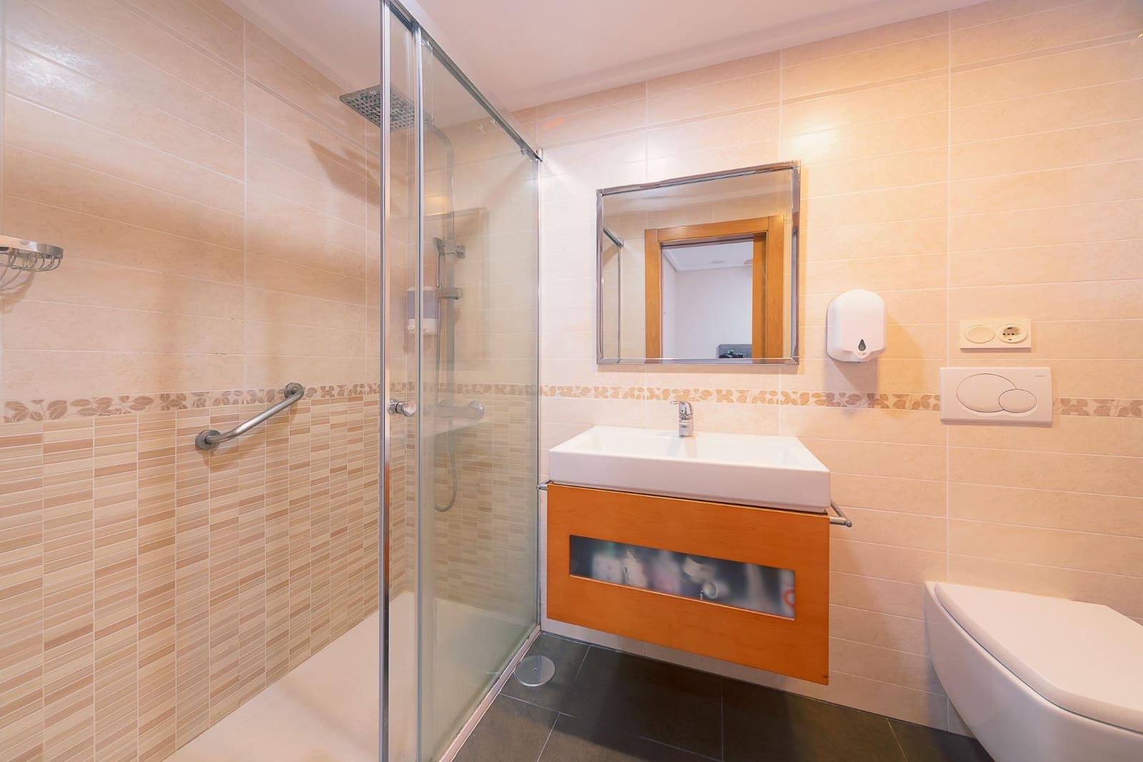 4 bedroom Flat for sale in Playa de San Juan with pool garage - € 630,000 (Ref: 9330572)