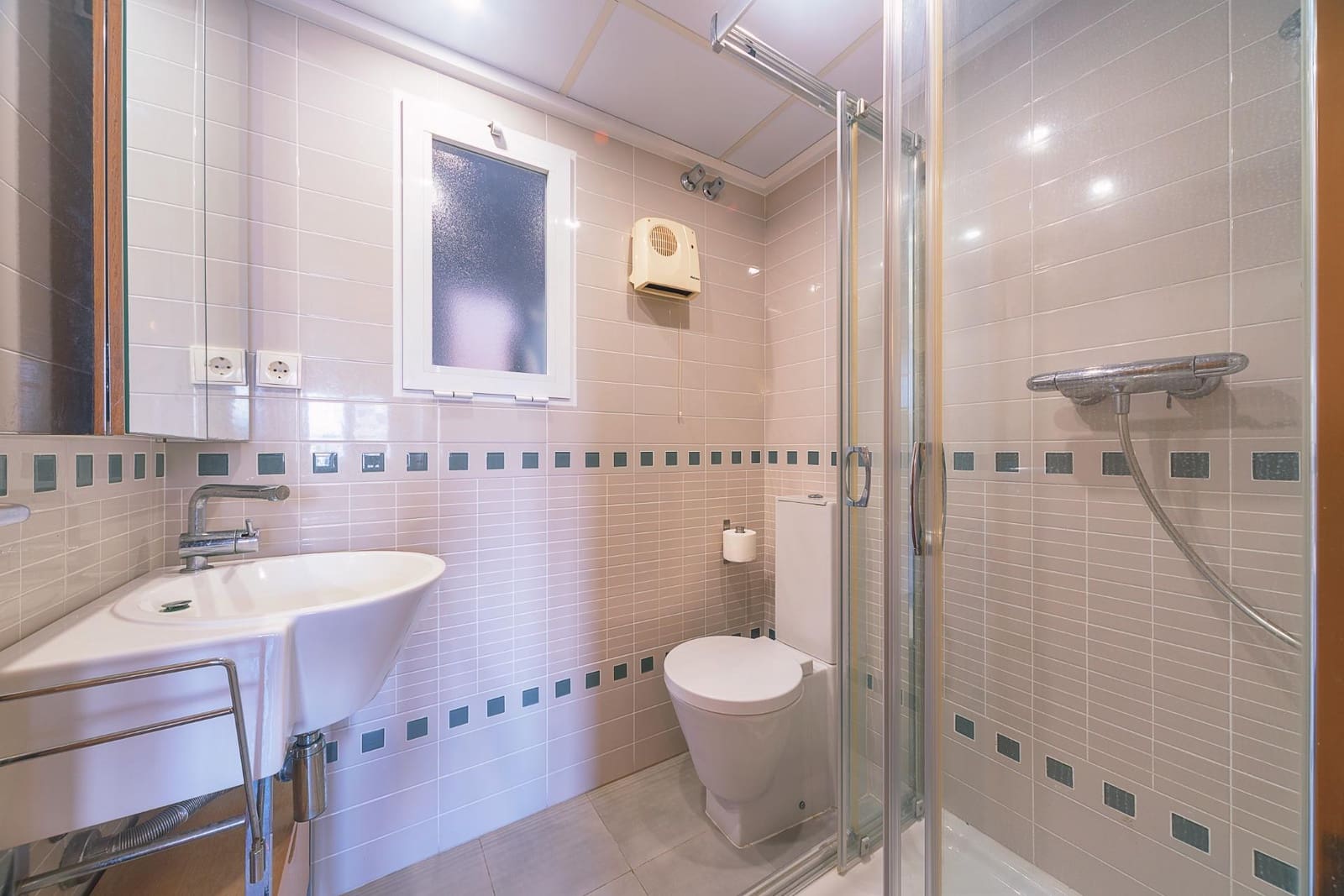 4 bedroom Flat for sale in Playa de San Juan with pool garage - € 630,000 (Ref: 9330572)