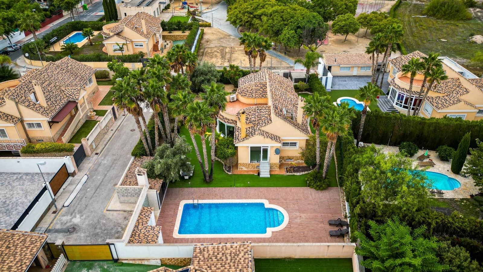 4 sypialnia Willa na sprzedaż w Muchamiel / Mutxamel z basenem - 850 000 € (Ref: 9334877)