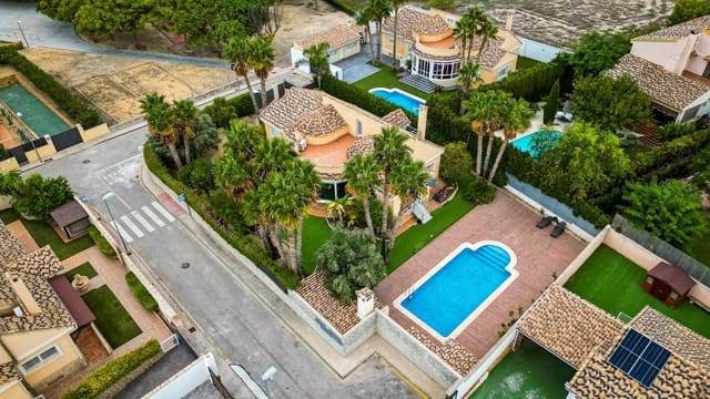 4 sypialnia Willa na sprzedaż w Muchamiel / Mutxamel z basenem - 850 000 € (Ref: 9334877)