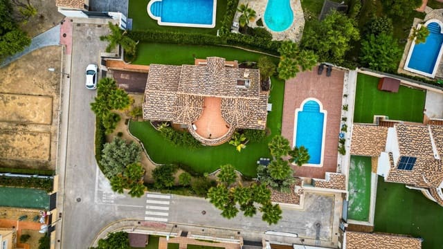 4 sypialnia Willa na sprzedaż w Muchamiel / Mutxamel z basenem - 850 000 € (Ref: 9334877)