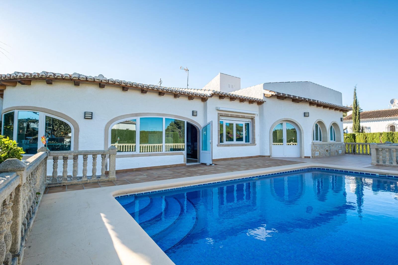 5 makuuhuone Huvila myytävänä paikassa Javea / Xabia mukana uima-altaan - 630 000 € (Ref: 9349481)