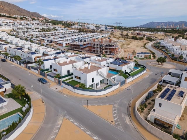 Chalet de 4 habitaciones en Finestrat en venta con piscina garaje - 890.000 € (Ref: 9360598)