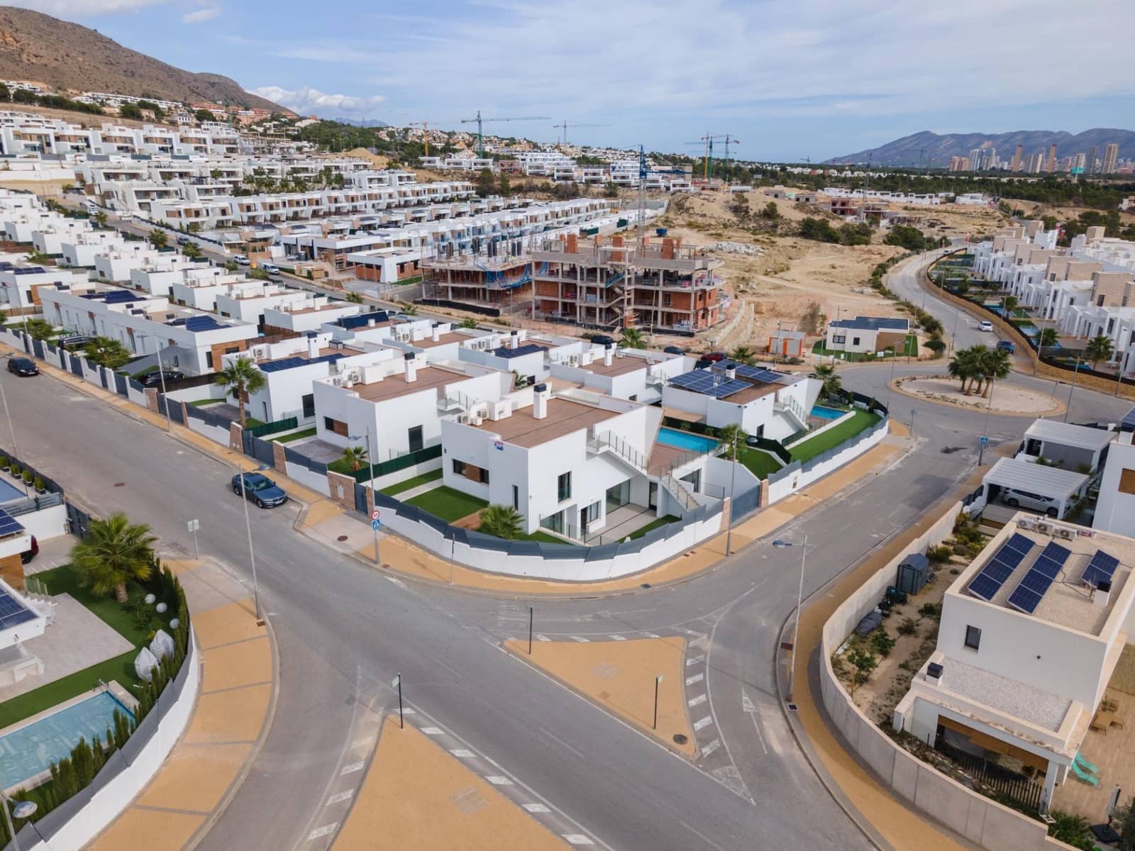 4 quarto Moradia para venda em Finestrat com piscina garagem - 890 000 € (Ref: 9360598)