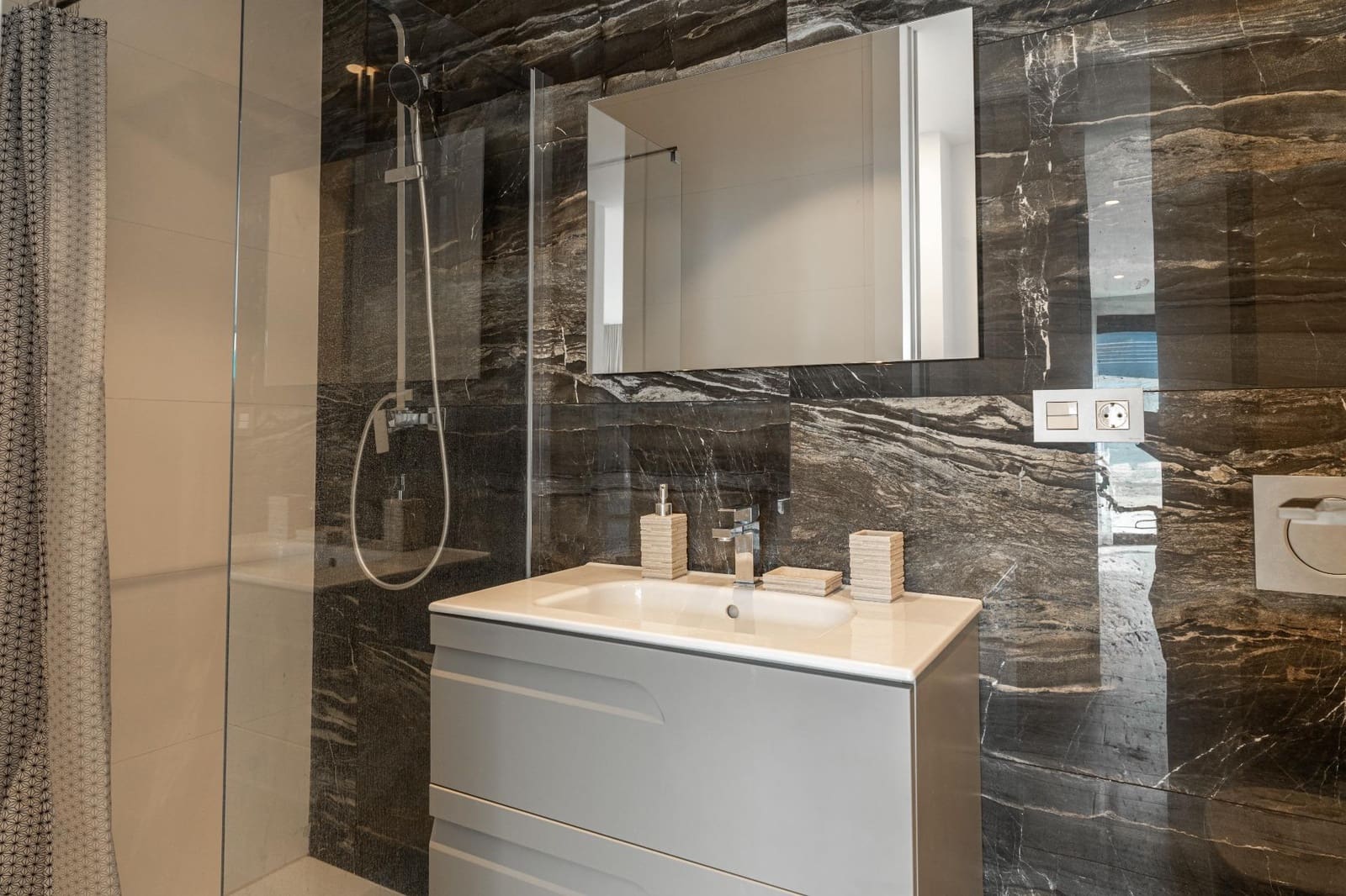 4 quarto Moradia para venda em Finestrat com piscina garagem - 890 000 € (Ref: 9360598)