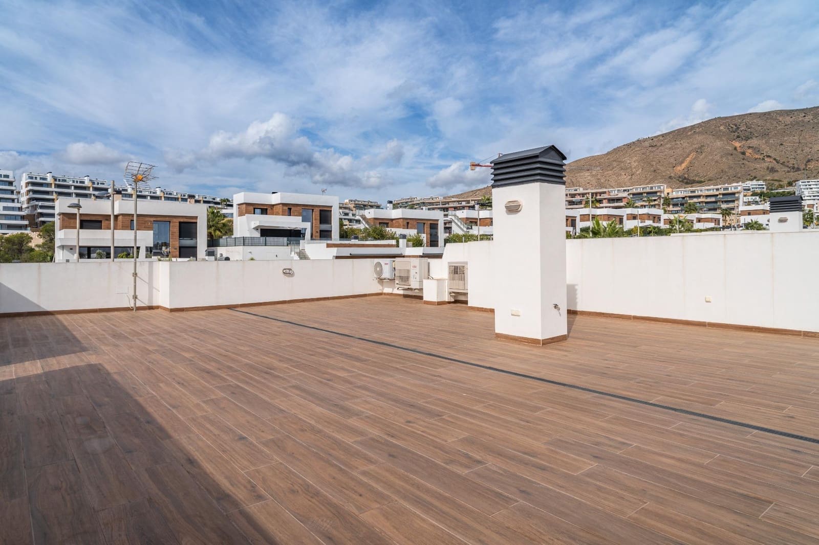 4 quarto Moradia para venda em Finestrat com piscina garagem - 890 000 € (Ref: 9360598)