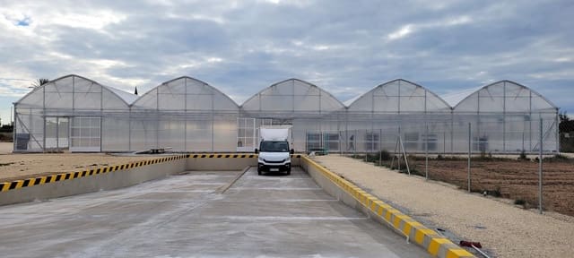 Grunde uden byggetilladelser til salg i Las Bayas, Elche / Elx - € 360.000 (Ref: 9360599)