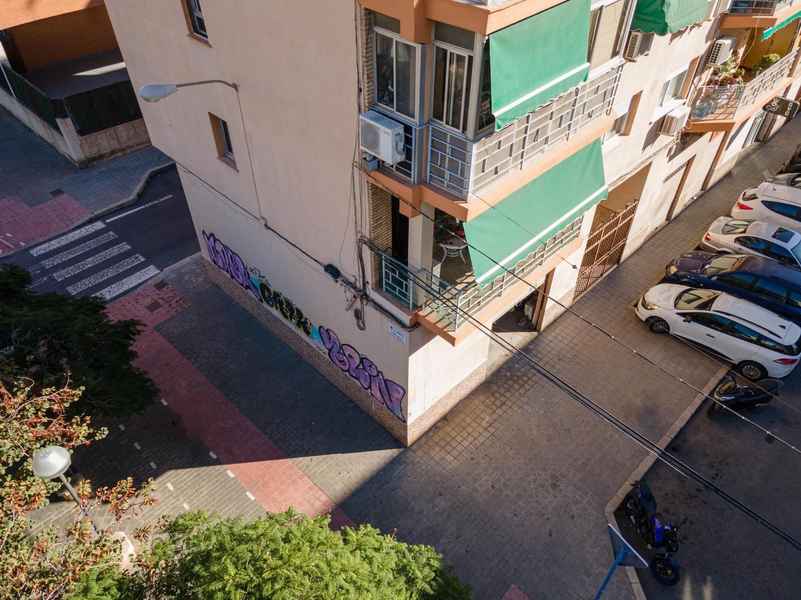 Commercial for sale in Alicante / Alacant city - € 119,900 (Ref: 9373806)