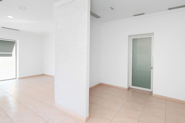 Commercial for sale in El Puerto, Dénia - € 275,000 (Ref: 9385539)