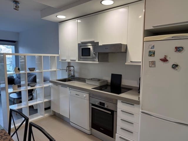 2 makuuhuone Huoneisto vuokrattavana paikassa Benidorm - 1 400 € (Ref: 9390693)