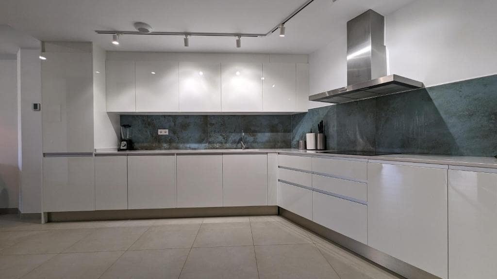 2 bedroom Apartment for rent in La Villajoyosa / Vila Joiosa with pool - € 1,820 (Ref: 9400873)