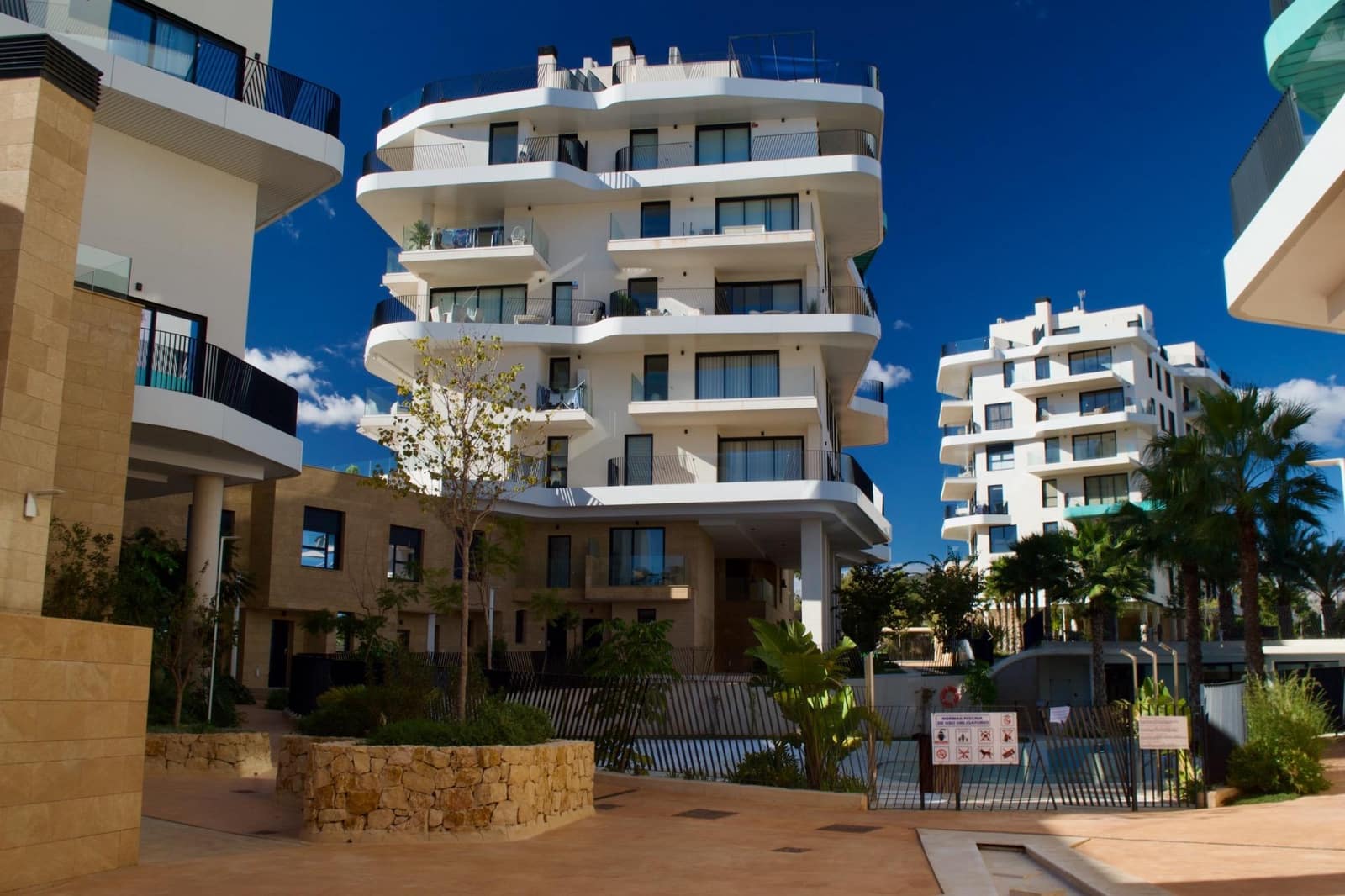 2 bedroom Apartment for rent in La Villajoyosa / Vila Joiosa with pool - € 1,820 (Ref: 9400873)