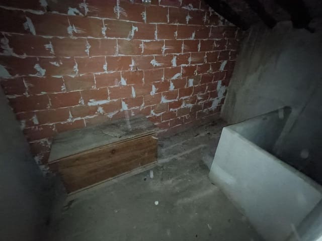 7 soverom Villa til salgs i Casas de Ibañez, Pinoso med garasje - € 114 000 (Ref: 9406686)