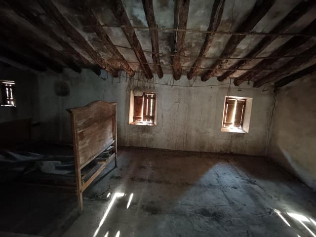 7 soverom Villa til salgs i Casas de Ibañez, Pinoso med garasje - € 114 000 (Ref: 9406686)