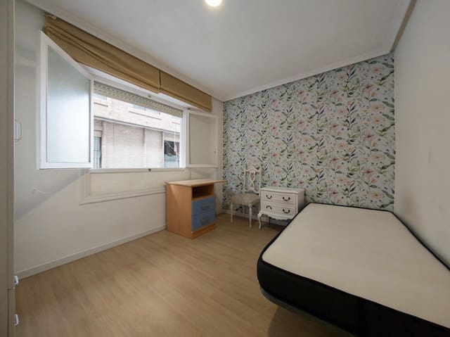 Piso de 3 habitaciones en Elche / Elx en venta - 135.000 € (Ref: 9410919)