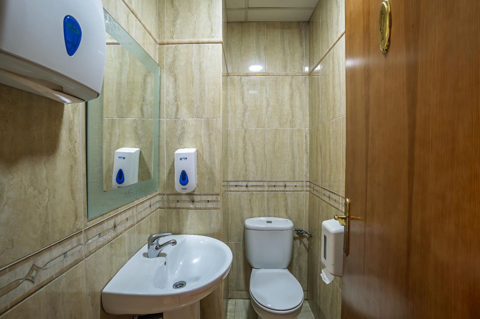 Commercial for sale in Alicante / Alacant city - € 180,000 (Ref: 9415856)