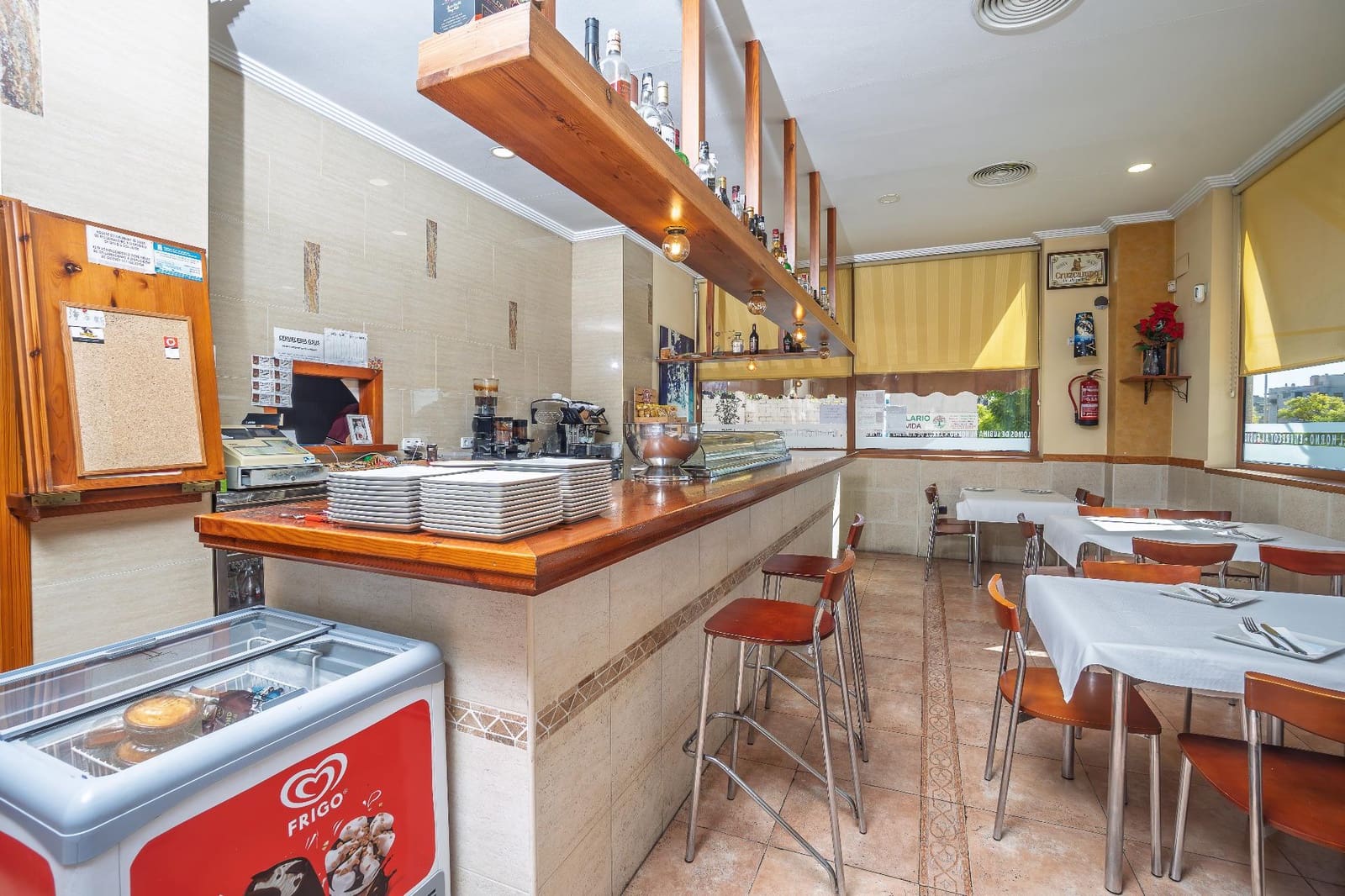 Commercial for sale in Alicante / Alacant city - € 180,000 (Ref: 9415856)