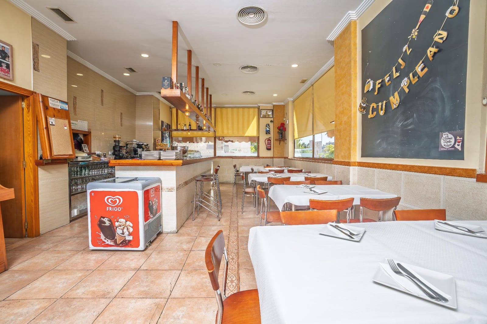 Commercial for sale in Alicante / Alacant city - € 180,000 (Ref: 9415856)