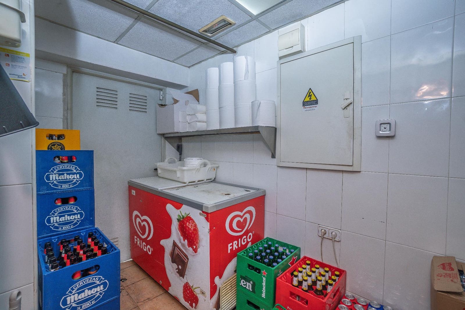 Commercial for sale in Alicante / Alacant city - € 180,000 (Ref: 9415856)