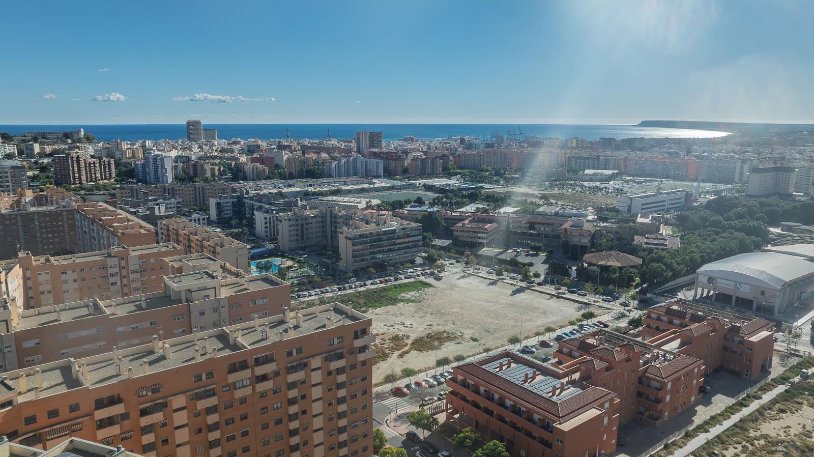 Commercial for sale in Alicante / Alacant city - € 180,000 (Ref: 9415856)