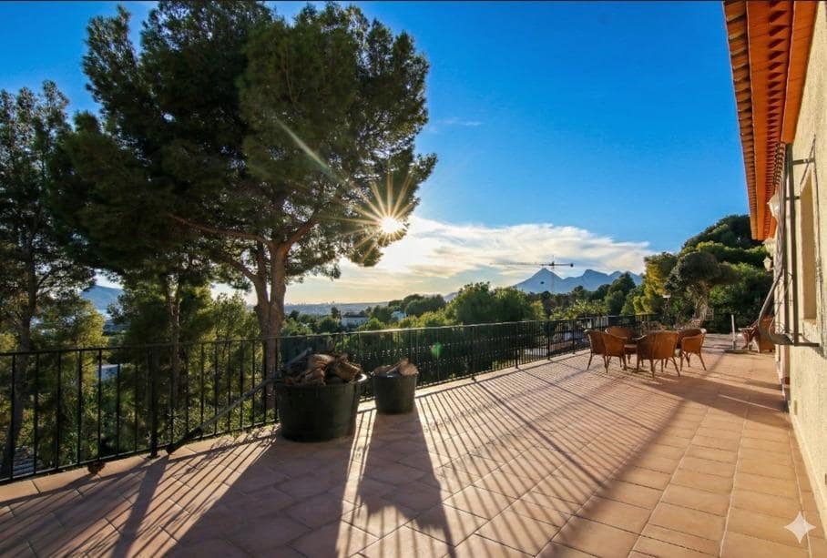 Chalet de 2 habitaciones en Altea en venta con piscina - 1.300.000 € (Ref: 9415857)