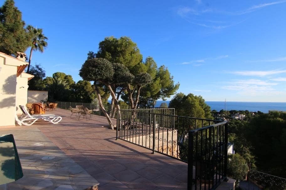 Chalet de 2 habitaciones en Altea en venta con piscina - 1.300.000 € (Ref: 9415857)