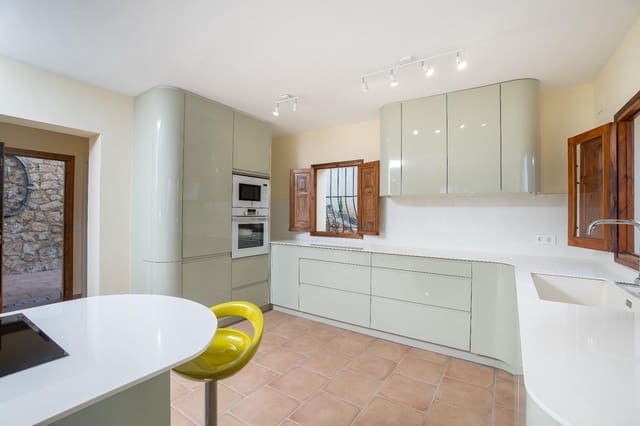 2 makuuhuone Huvila myytävänä paikassa Altea mukana uima-altaan - 1 300 000 € (Ref: 9415857)